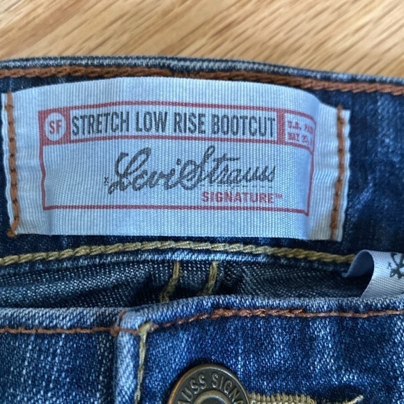 Levis Womens Jeans Sz 8 Tall SF Blue Low Rise Boot Cut Stretch Medium Wash Denim - Picture 5 of 9